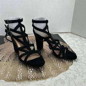 Gianni Bini dressy strapped sandals size 7.5